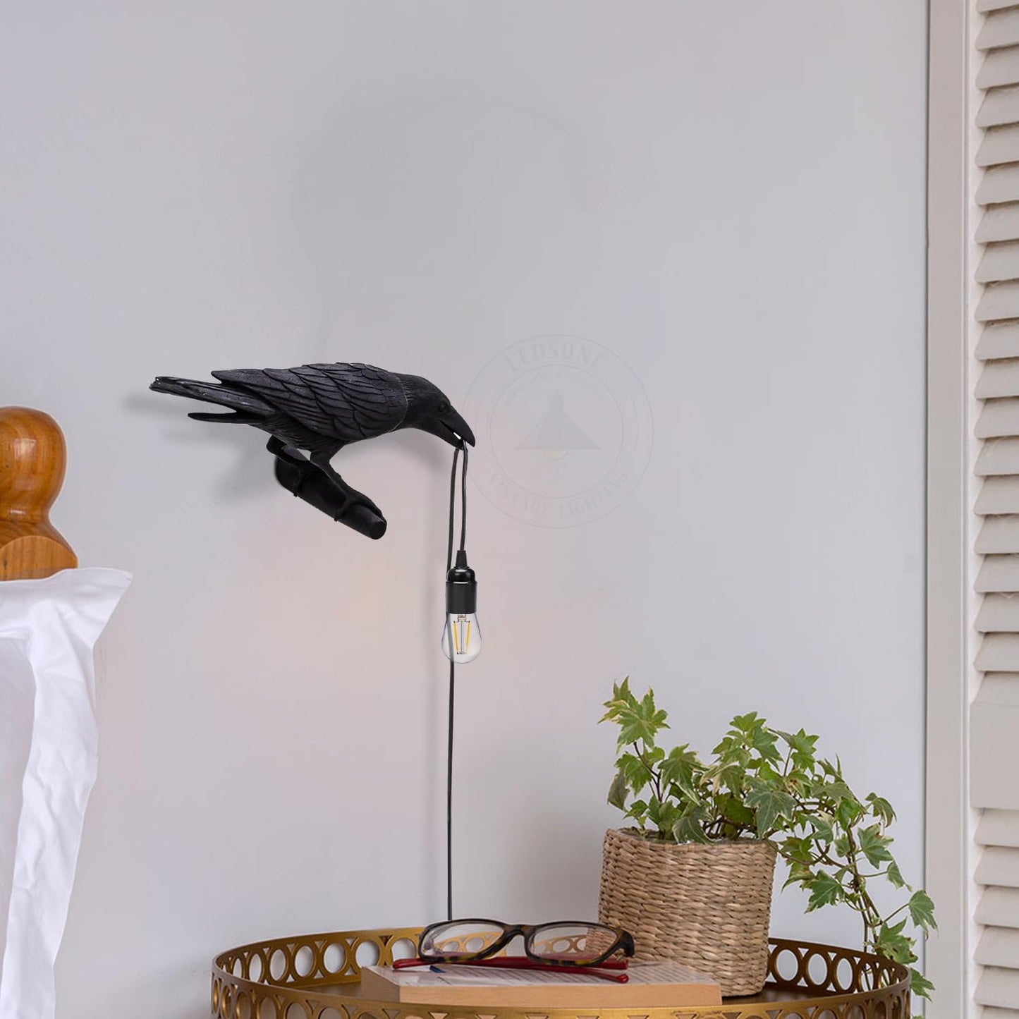 Black Birds Table Lamps Resin Crow Desk LED Lamp E27 Base Modern Raven Art Deco Bedside Decor Plug In Cord Wall Lamps for Bedroom, Office, College Dorm, Right Black Wall