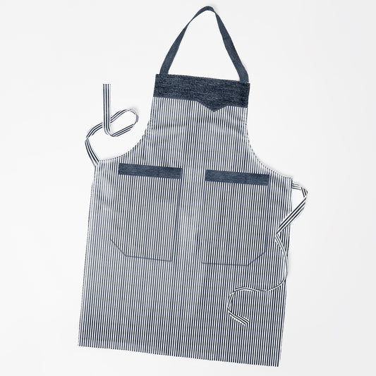 Black apron with pockets for chefs
