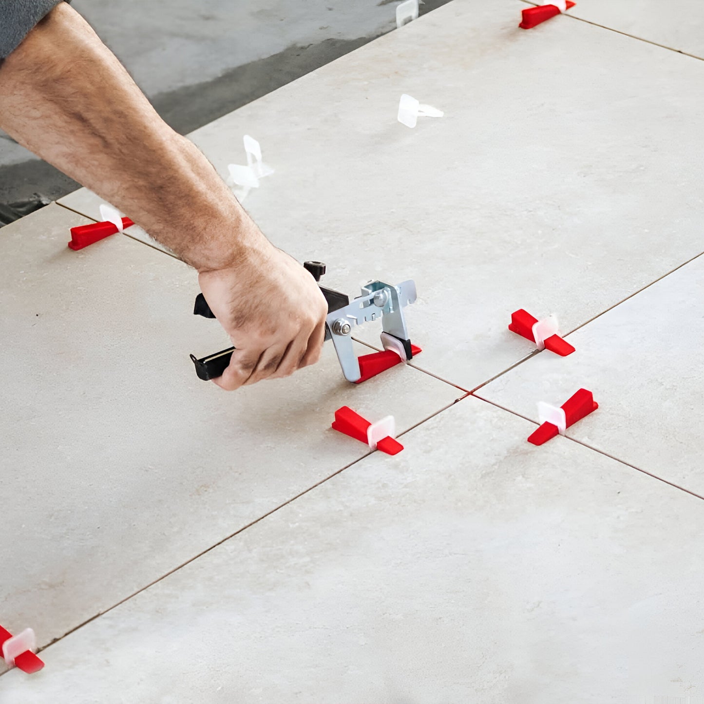 Efficient tiling levelling system for even surfaces