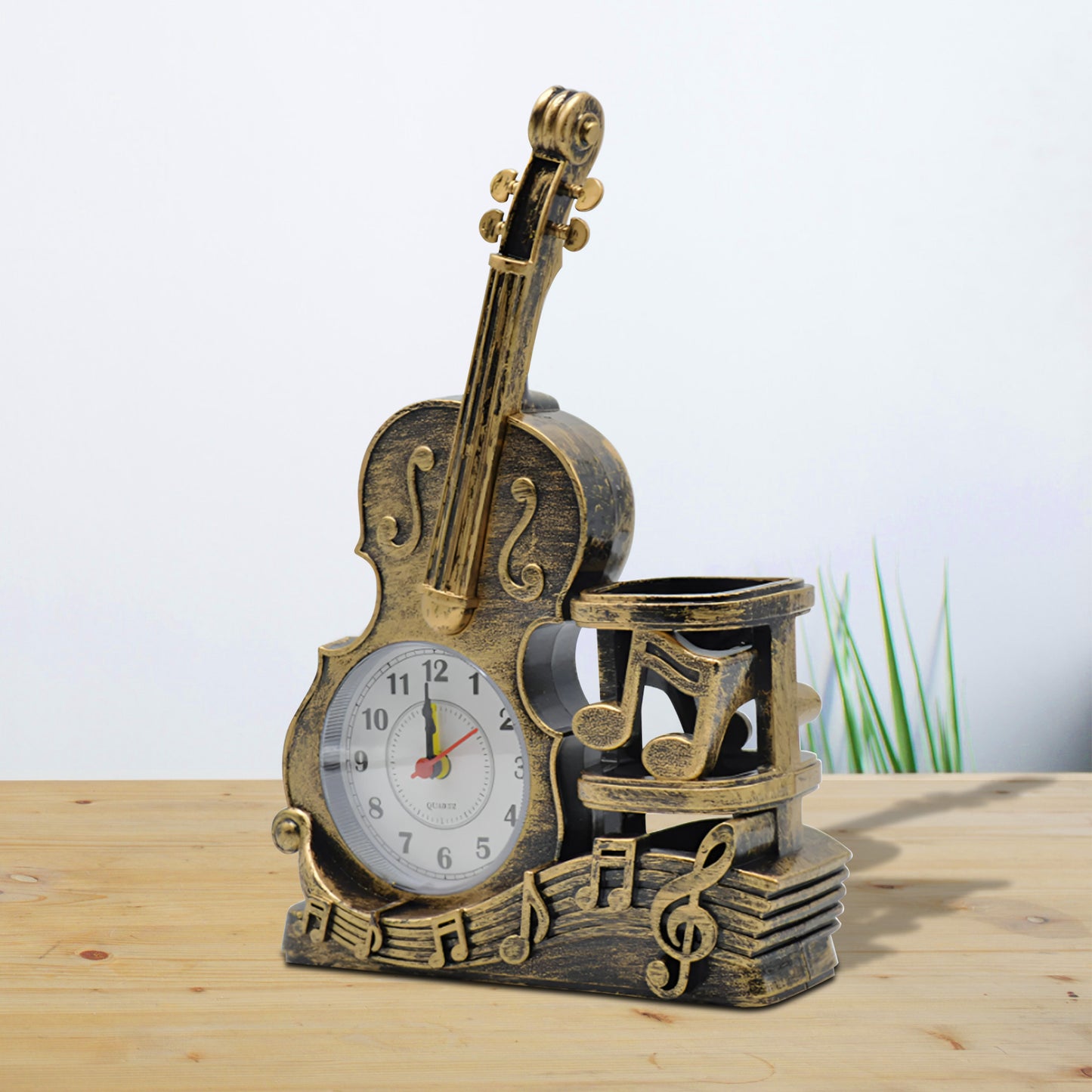 Novelty pen holder Clock