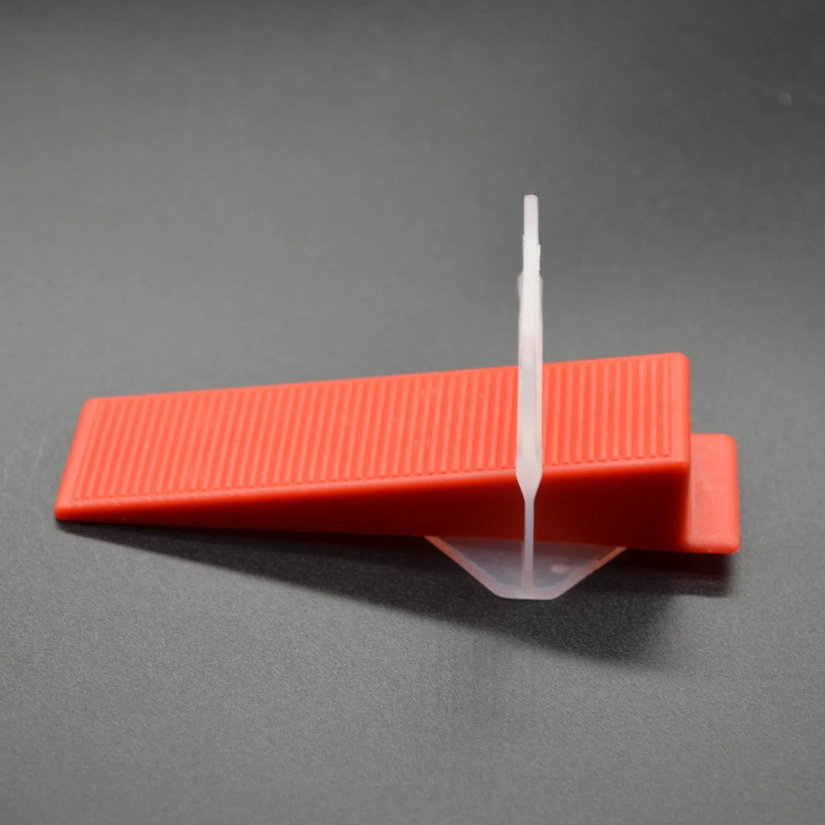 Tile Levelling Wedges, Pack of 100 – Reusable Plastic, Orange, Red or Yellow - photo 7