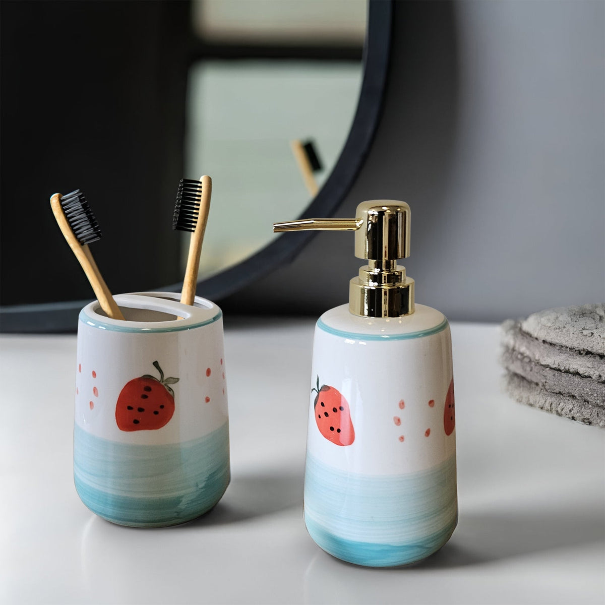 Ceramic Bathroom Accessory Set – Strawberry Design, Gold-Tone Pump, 4 Pieces - photo 4