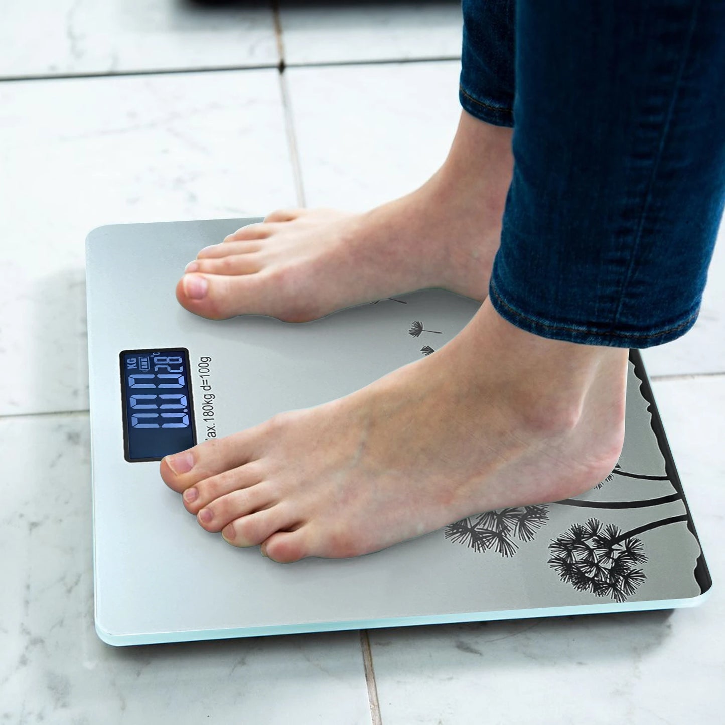 Bathroom scale with large screen