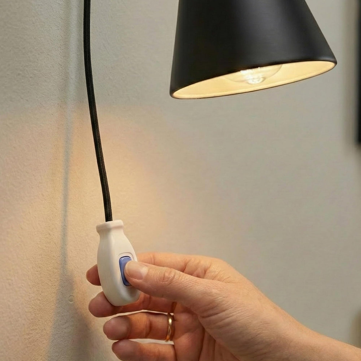 Inline Lamp Switch 16A On/Off – White with Blue Button - photo 2