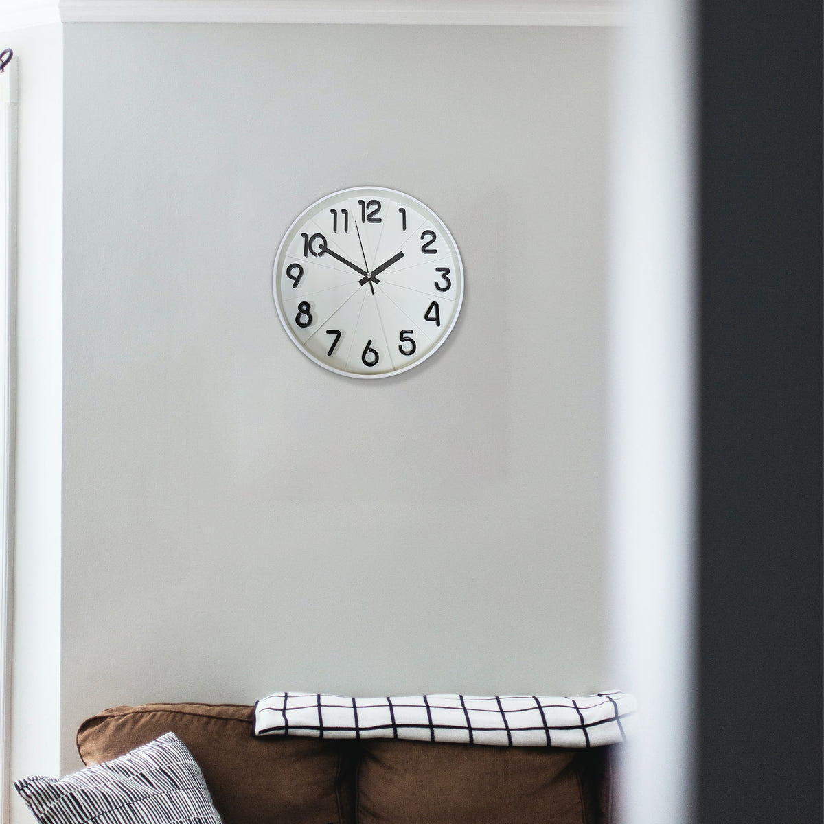 Modern Round Wall Clock – 29 cm, 3D Numbers, Black, Dark Green or White - photo 9