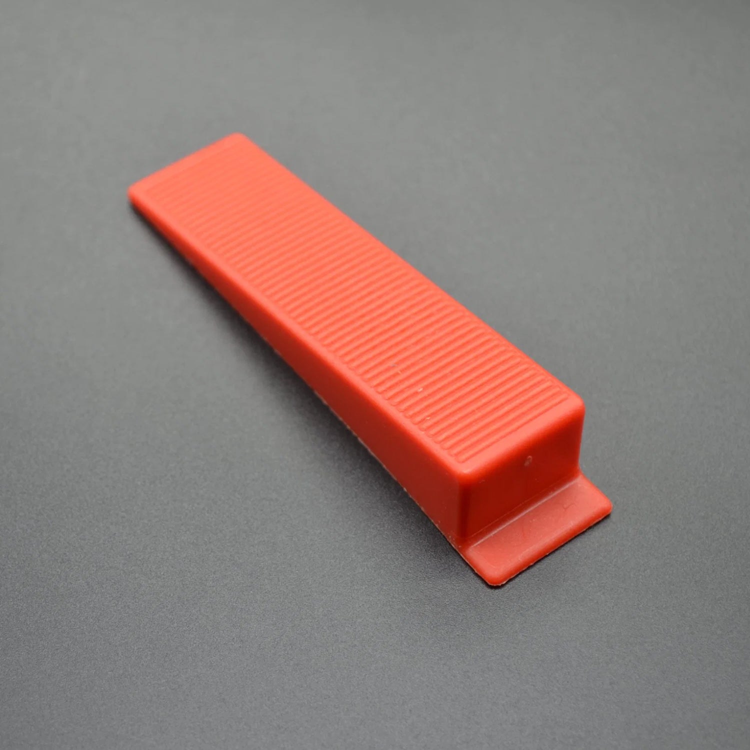 Tile leveling clips for precise floor installation